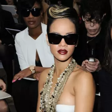 Rihanna, ce bijuterie mare ţi-ai tras!
