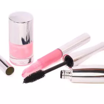 Criza nu afectează preferinţele cosmetice ale femeilor