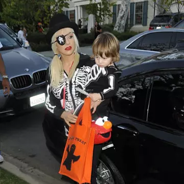 Cum s-au costumat vedetele de Halloween? 