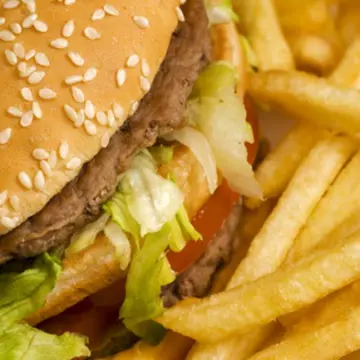 Depresiile, legate şi de junk food