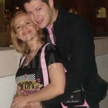 Anda Adam se mărită 