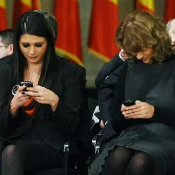 Elena Băsescu poartă pantofi Louboutin