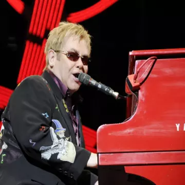 Elton John revine la Bucureşti, în iunie 2010  
