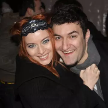 Smiley şi Laura Cosoi - Revelion şi aniversare la pachet!