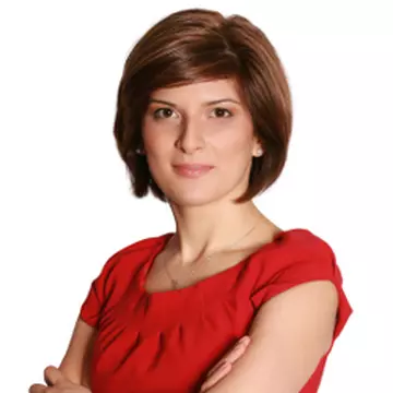 Alina Petrescu îi dă la o parte pe Alessandra Stoicescu şi Lucian Mîndruţă