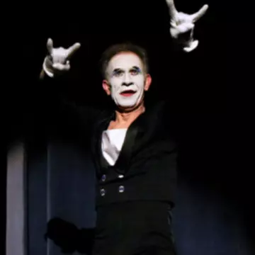 Noi premiere de teatru şi film în weekend 