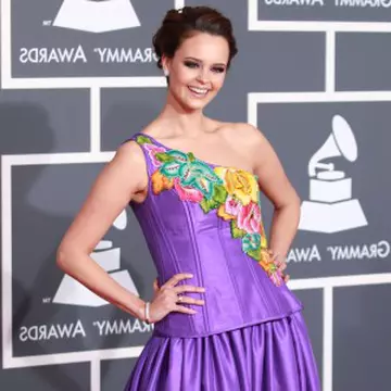 Vedete prost îmbrăcate la Premiile Grammy 2010