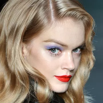 Must have primăvară/vară 2010: rujul roşu