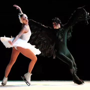 "Lacul lebedelor" pe gheaţa de la Bucureşti  