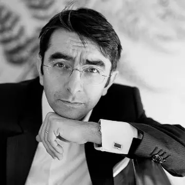 Mihai Găinuşă vrea să scrie "Cartea"