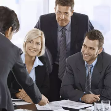 10 ţări cu obiceiuri ciudate în afaceri