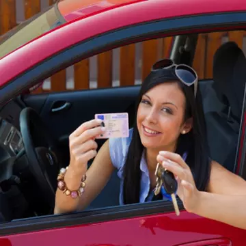 Femeile obţin mai greu permisul de conducere