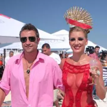 Cătălin Botezatu a apărut pe podium în şort