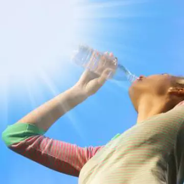 Cum supravieţuieşti caniculei fără aer condiţionat