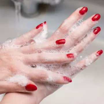 Cum îndepărtezi eficient sperma de pe mâini