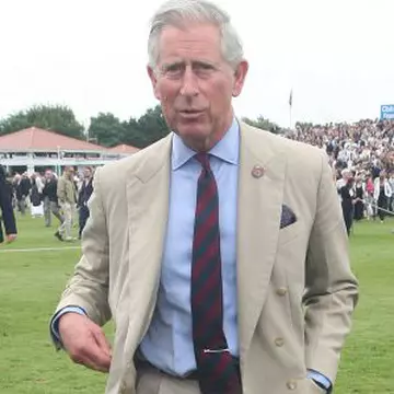 Prinţul Charles nu este tatăl biologic al prinţului Harry?