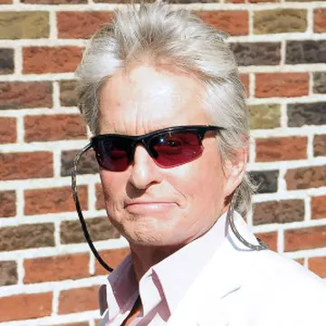 Michael Douglas, glume pe seama cancerului