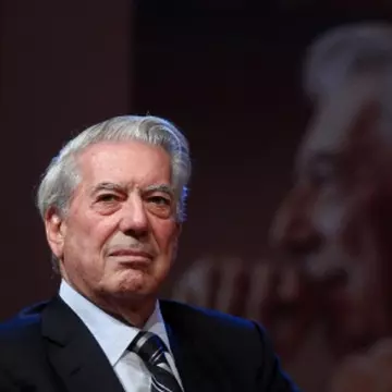 Lectură obligatorie: 10 cărţi de Mario Vargas Llosa