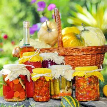 De ce apare floarea la murături. Trucuri ca să nu mai facă murăturile floare