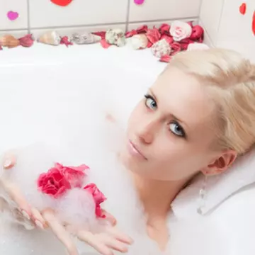 În sezonul rece, răsfaţă-te cu bai aromate