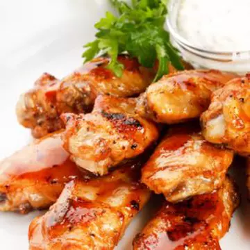 Buffalo Chicken cu sos de brânză 