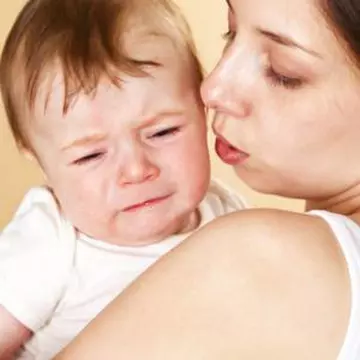 Ce cred femeile despre reducerea concediului maternal