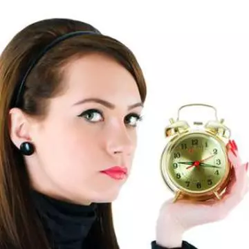 Cum să te machiezi pentru Revelion în 15 minute