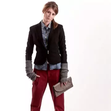 Cum să porţi pantalonii roşii