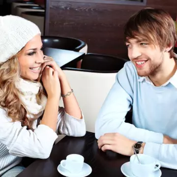 Cum distingi atracţia reală de flirtul premeditat 