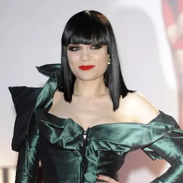 Video: cine a cântat live la gala Brit Awards 2011