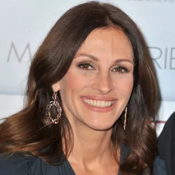 Julia Roberts, Regina Rea în "Albă ca Zăpada"