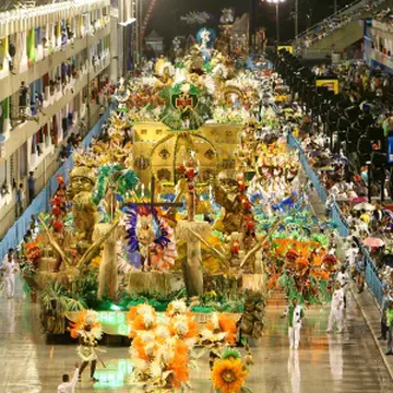 Cât costă să mergi la Carnavalul de la Rio (video)
