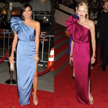 Vedete cu rochii identice. Cine arată mai bine?