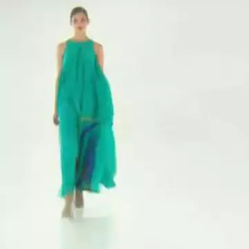 Video: H&M primăvară-vară 2011 Look Book