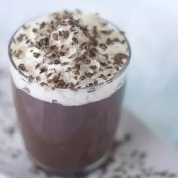 Parfait de ciocolată cu sos de afine