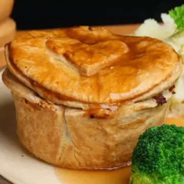 Ruladă de cartofi noi cu carne