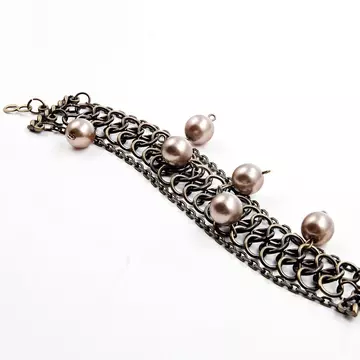 Brăţările, un mărţişor personalizat