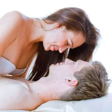 Când asociază bărbaţii sexul oral cu sentimentele