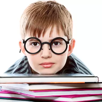 Cum îţi ajuţi copilul să se pregătească pentru examene