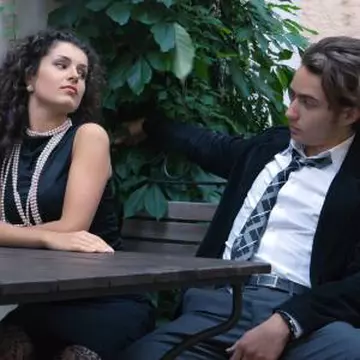 3 poveşti amuzante de la prima întâlnire