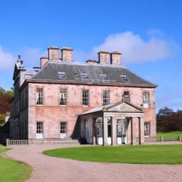 Foto: Cum arată palatele celebrităţilor 