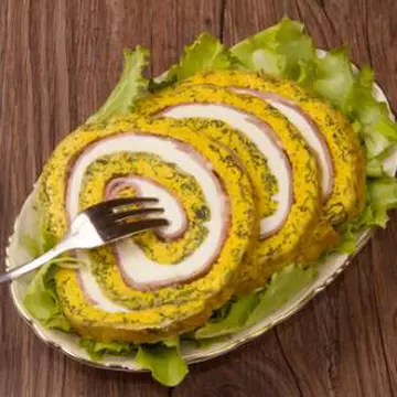 Rulouri cu brânză şi salată