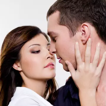 Poziţii sexuale care îl fac să fie dependent de tine