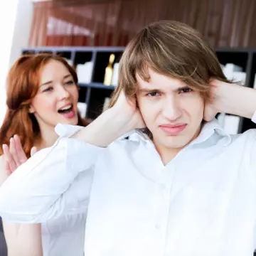 Cum ajuţi bărbaţii să rănească alte femei