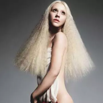 Christina Aguilera, sexy în revista "W Magazine"!