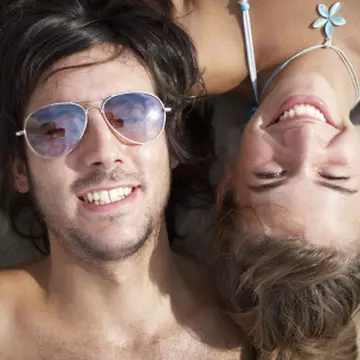 5 bărbaţi cu care merită să ai o idilă de-o vară