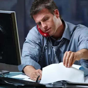 Ce faci dacă iubitul tău stă prea mult la serviciu