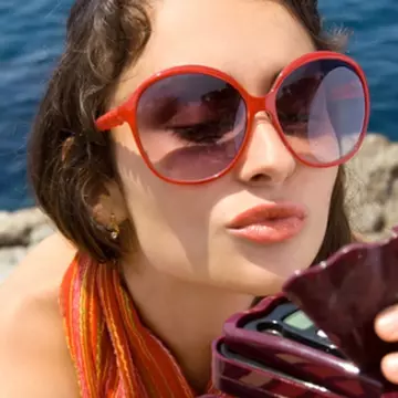 Mini cosmetice pentru o maxi vacanţă