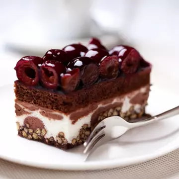 Prăjitură cu ciocolată şi vişine