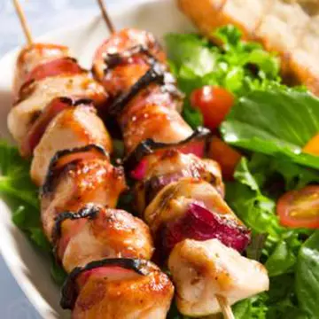 Frigărui de berbec cu salată